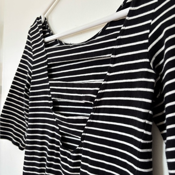 🎉4/30$🎉 Garage Striped Black & White Mini Dress – Size M 🤍 - Picture 5 of 5